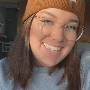 Meet your Posher, Kayla